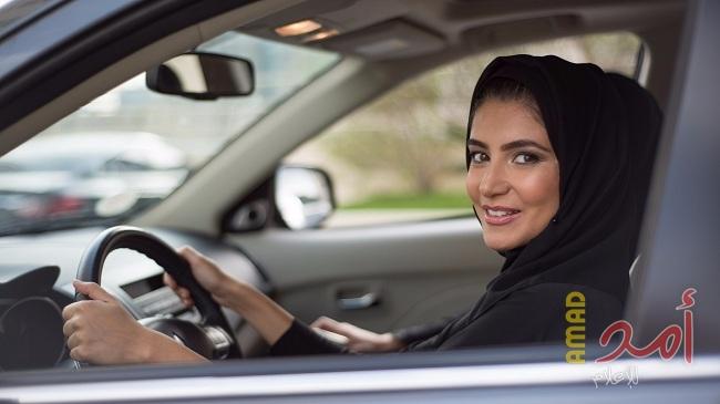 للمرة الأولى في تاريخ المملكة..السعوديات خلف مقود السيارة رسميا - فيديو