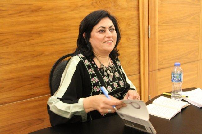 علياء السكسك تطلق كتابها "مفاتيح" في متحف درويش