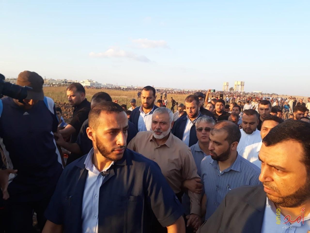 بالفيديو.. قوات الاحتلال تستهدف هنية والمتظاهرين بقنابل الغاز شرق غزة