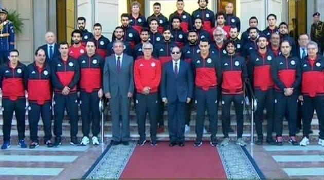 الرئيس المصري يستقبل بعثة المنتخب العائدة من أمم افريقيا