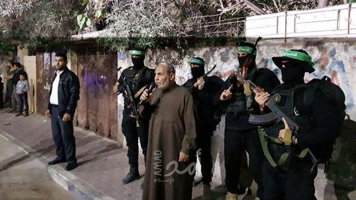 في خطوة مفاجئة وبعد حادثة "عزاء ابو العطا".. كتائب القسام تستعرض أمام بيت "الزهار"