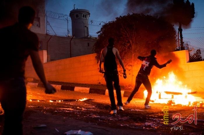 الشبان يستهدفون مركبات المستوطنين غرب رام الله