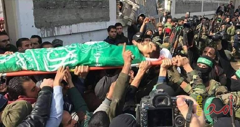 بالصور.. جماهير وسط قطاع غزة تشييع جثمان الشهيد "محمود النباهين"
