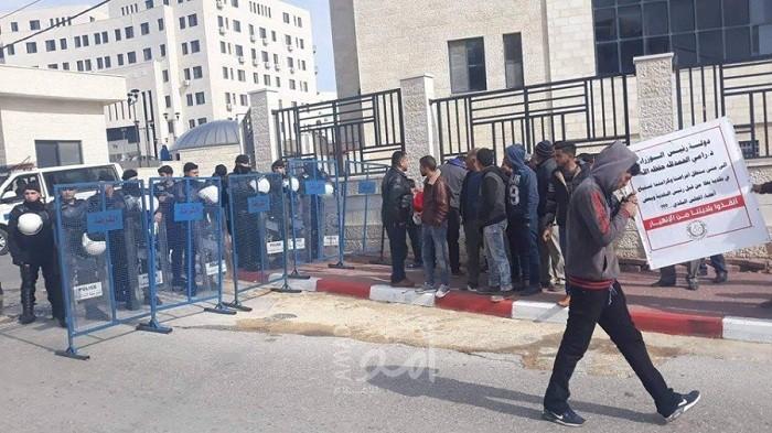 احتجاجات سابقة امام مبنى بلدية يطا
