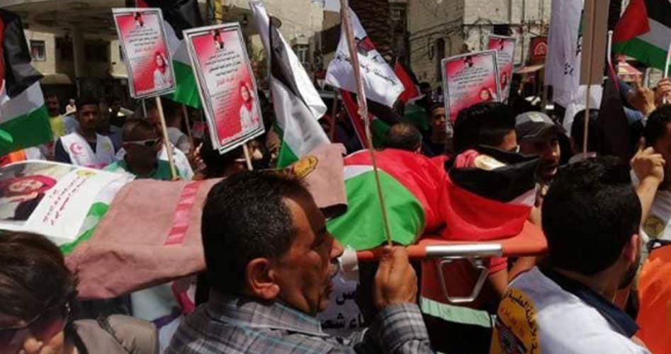 بالصور.. وقفة بنابلس تنديدًا باغتيال المسعفة "رزان النجار"