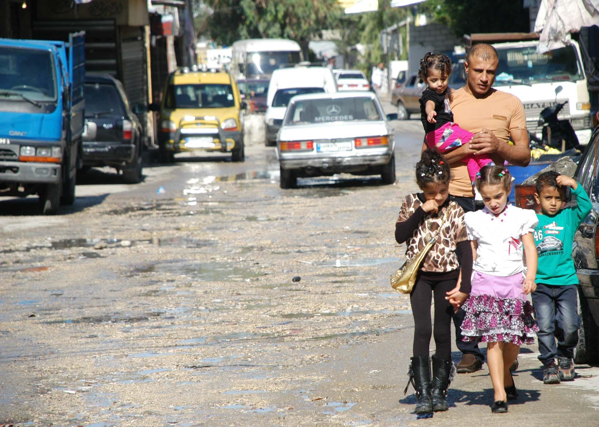 "الوفاء الأوروبية" تزور مخيمات لبنان وتقدم مساعدات شتوية