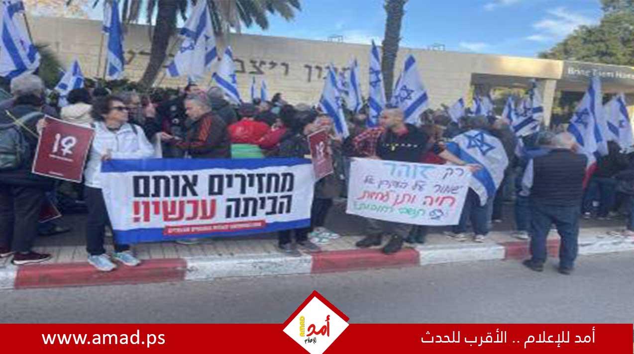 آلاف الإسرائيليين يتظاهرون في تل أبيب للمطالبة بإجراء انتخابات مبكرة
