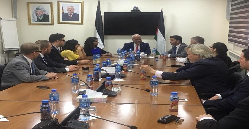 عريقات يلتقى وفداً برلمانياً بريطانياً