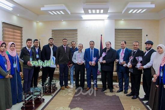 الكلية الجامعية تكرم إدارة وطواقم مجمع الشفاء الطبي
