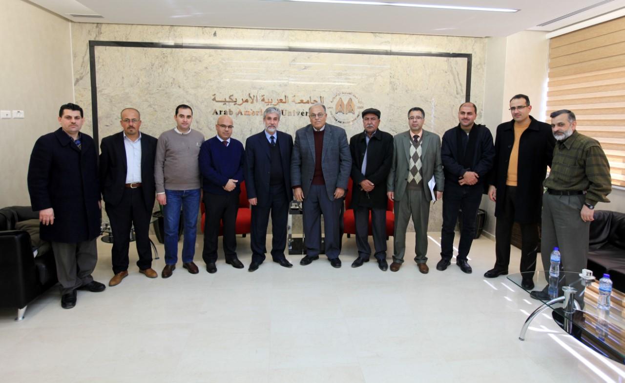 خليفة يؤكد دعم وزارة الإعلام للإذاعات التعليمية