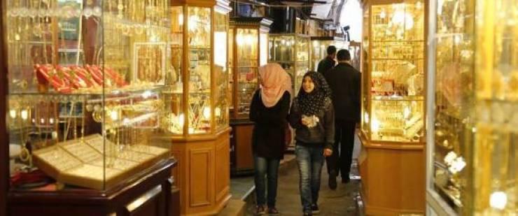 الذهب يهبط مع ارتفاع الأسهم والدولار