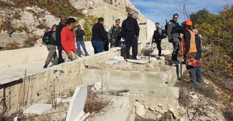 مواطنون يرابطون قرب المقبرة اليوسفية في القدس