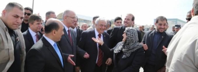 الحمدالله: هناك من يضع العصي في دواليب حكومتي..وأبلغت بعدم الاقتراب من الملف الأمني