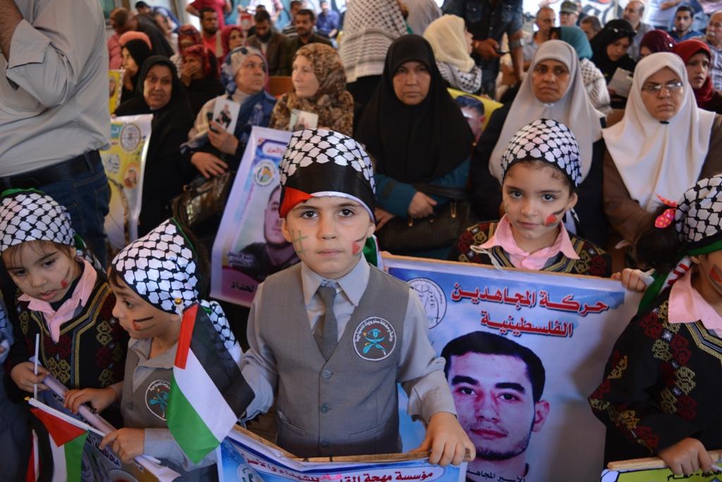 الديمقراطية: إضراب الأسرى يسطر جملة من الانتصارات كسرت جبروت الاحتلال وسجانيه