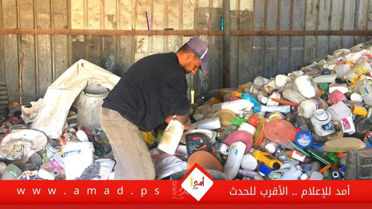 في غزة.. أطفال يمتهنون "نبش" النفايات