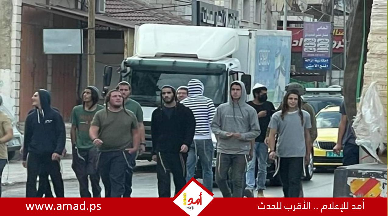 مستوطنون يسرقون مواد تموينية في حوارة جنوب نابلس