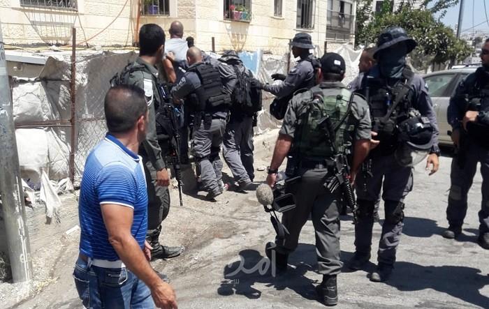 جنود الاحتلال يعتدون على المصور "توفيق صلبيا" في القدس