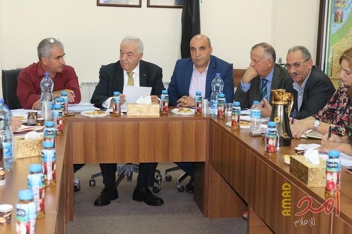 أبو شهلا يبحث مع أعضاء الفريق الوطني للعمل اللائق آليات النهوض بالاقتصاد الفلسطيني