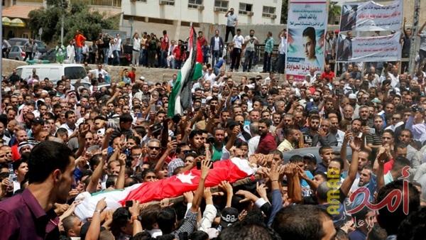 آلاف الاردنيين يشيعون "شهيد السفارة" وسط هتافات "الموت لإسرائيل" وعـ"القدس رايحين شهداء بالملايين"!