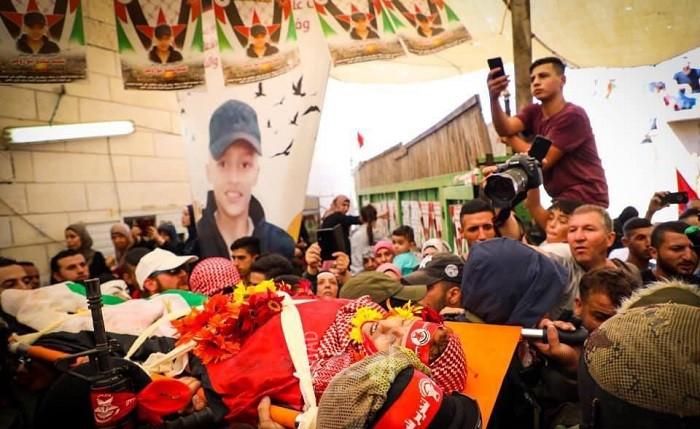 القدس: وصول  جثمان الشهيد "نسيم أبورومي" إلى منزله- صور