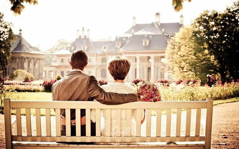 في عيد الحب... ملوك وأمراء تخلو عن أعلى المناصب من أجل عشاقهم