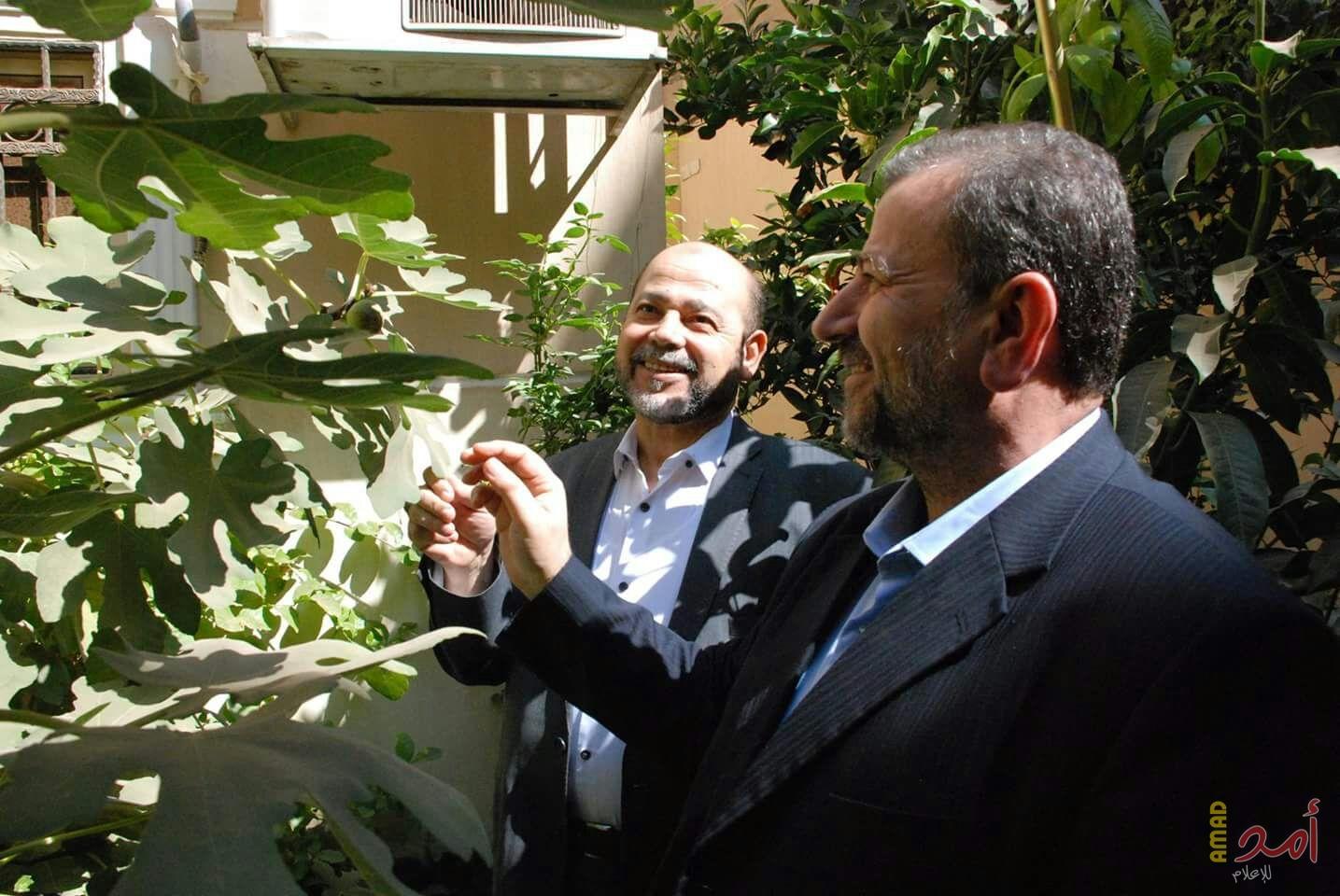 العاروري وبجواره د.أبو مرزوق