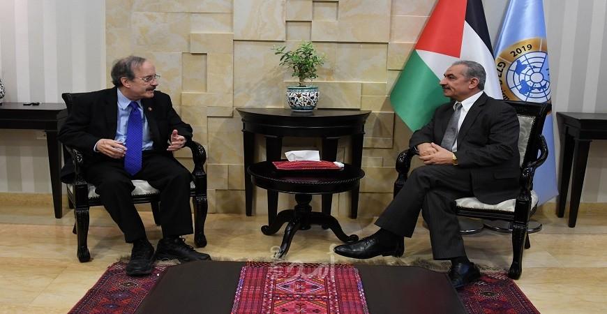 أشتية يدعو الكونغرس الأمريكي للضغط على إدارة ترامب للتراجع عن كافة العقوبات بحق الشعب الفلسطيني
