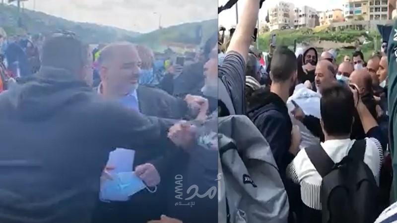 أهالي أم الفحم يطردون ممثل القائمة الإخوانية منصور عباس بعد  الاعتداء عليه - فيديو