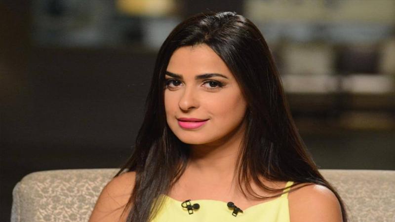 رانيا منصور تثير الجدل بأنوثتها..شاهد