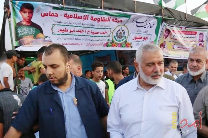 بالصور.. هنية يزور بيوت عزاء الشهداء خفاجة وأبو طيور