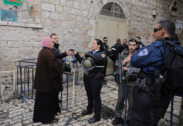 الشرطة الإسرائيلية تعتقل فلسطينية بـ"الأقصى"