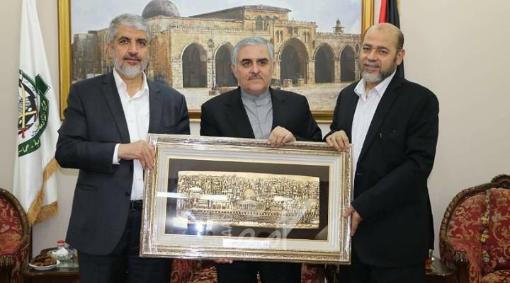 حماس تكرم السفير الإيراني في الدوحة