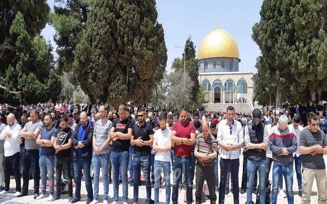 القدس: (80) ألفا يؤدون صلاة الجمعة في المسجد الأقصى
