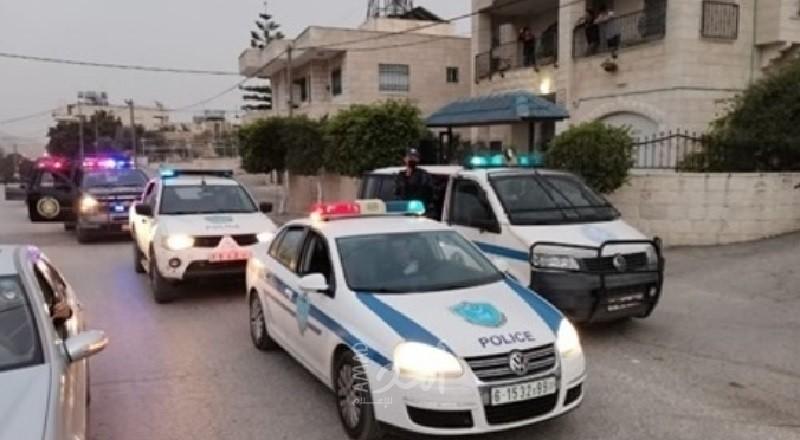 شرطة جنين تحرر مخالفات للسائقين وأصحاب المحال التجارية المخالفين للإغلاق المسائي