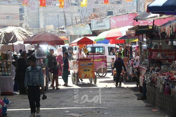 بلدية النصيرات تبدأ بتنظيم الشوارع الرئيسية ونقل البسطات