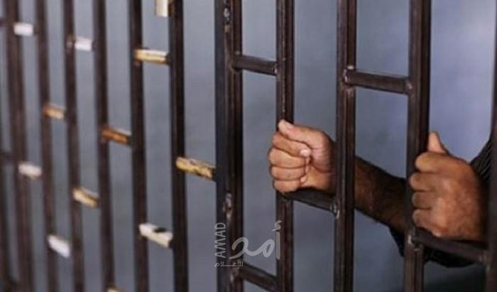 (6) أسرى يدخلون أعوامًا جديدة داخل سجون الاحتلال