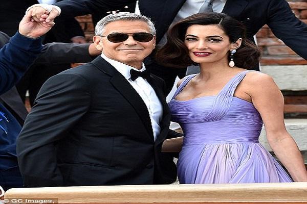 فيديو: جورج كلوني وزوجته أمل يخطفان الأضواء بمهرجان البندقية