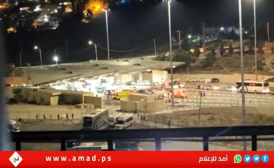 قوات الاحتلال يحول مخيم شعفاط وعناتا لـساحات تنكيل بالأهالي