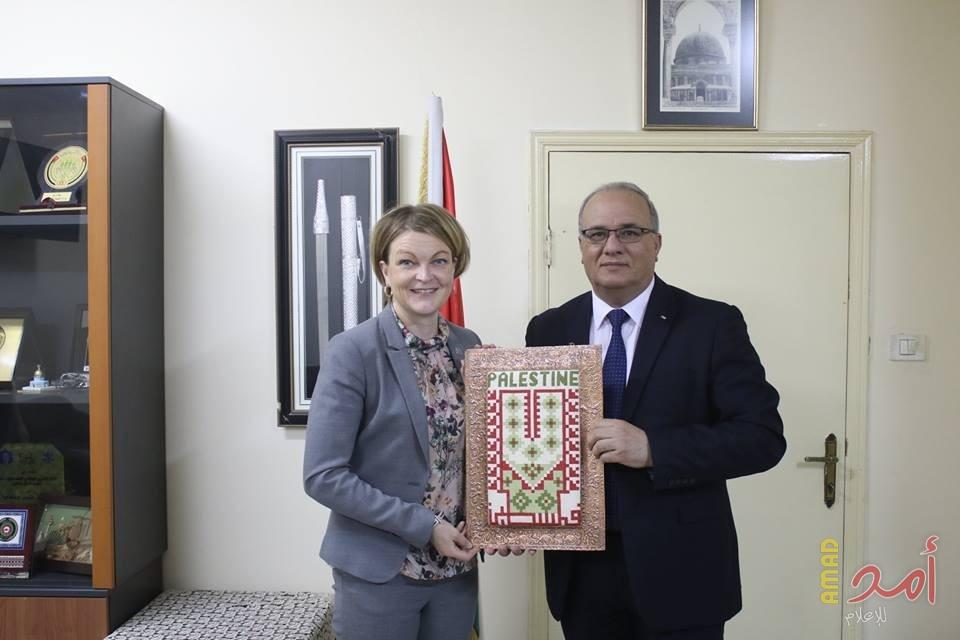 وزير التنمية و ممثلة فنلندا اتفقا على تشكيل لجنة فنية لتعزيز التعاون المشترك بمجال الطفولة