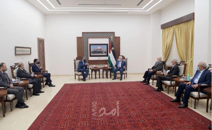 الرئيس عباس يستقبل رئيس الهيئة المستقلة للانتخابات في المملكة الأردنية