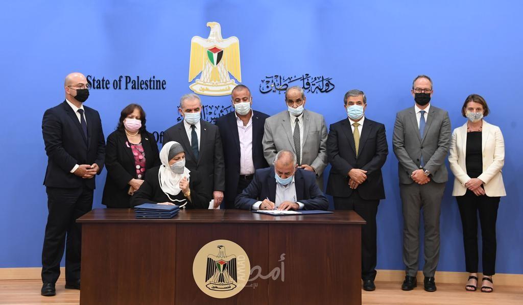 رام الله: توقيع المرحلة الأولى من مخصصات الصناديق العربية والإسلامية