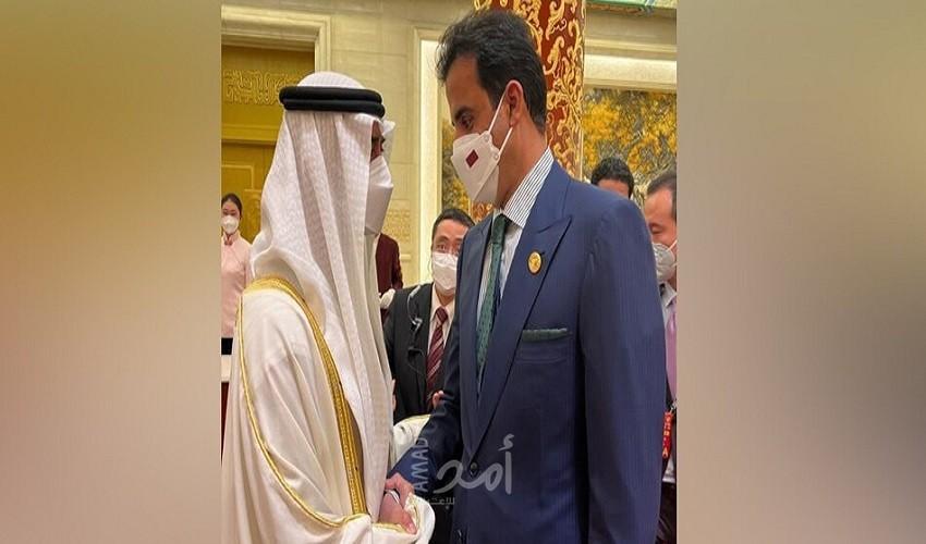 أول لقاء من نوعه عقب الأزمة الخليجية الأخيرة أمير قطر يلتقي محمد بن زايد في الصين... فيديو