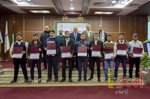 الكلية الجامعية للعلوم التطبيقية تكرم طلابها المتفوقين للفصل الدراسي الثاني 2017-2018م