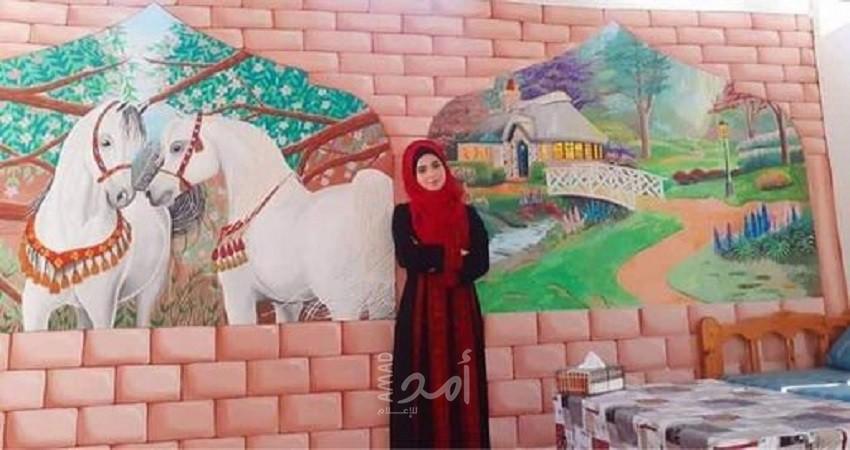 "ألاء الخطيب" تبدع في التعبير عن شغفها بالرسم التشكيلي- صور