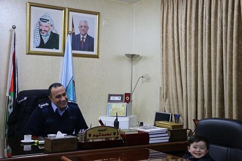 الشرطة تستقبل الطفل زياد الفاخوري أصغر يوتيوبر في العالم بالخليل