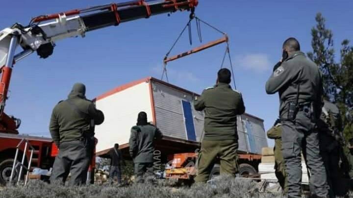 مستوطنون ينصبون "كرفاناً" جنوب الخليل