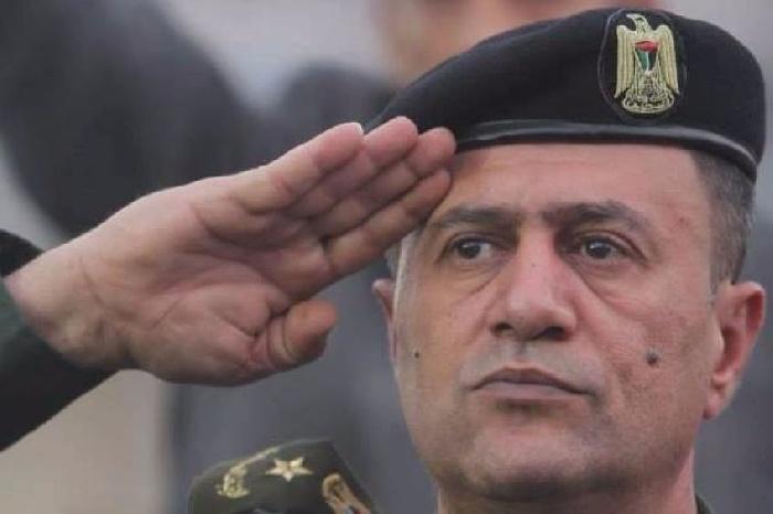 قيادة الارتباط العسكري الفلسطيني توقف ضابطاً بسبب رسالة وجهها للرئيس عباس
