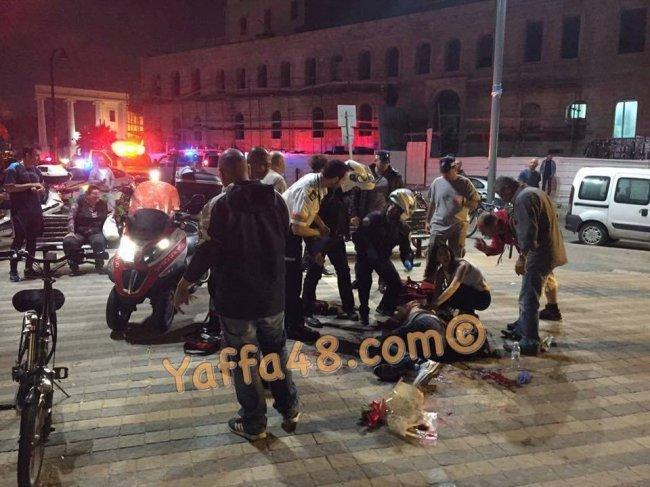 ( محدث 3) فيديو.. شهيد ومقتل سائح أجنبي وإصابة 10 بينها اصابات خطيرة في عملية طعن بيافا