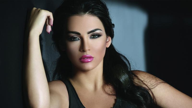 اللبنانية قمر تستعرض أنوثتها عبر إنستجرام .. شاهد