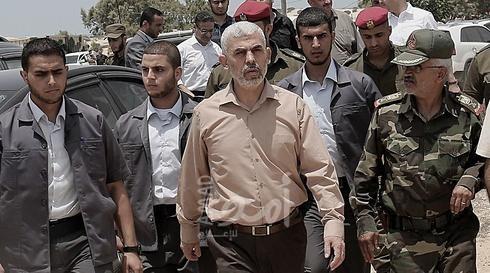 صحيفة: رئيس حماس في غرةً "يحيى السنوار" غاب عن لقاء الوفد المصري